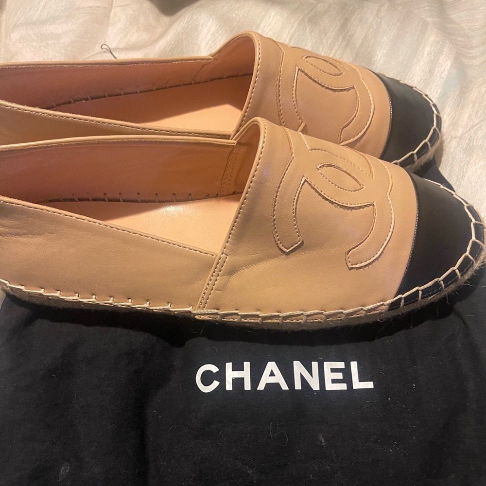 Beautiful two-tone Espadrilles.